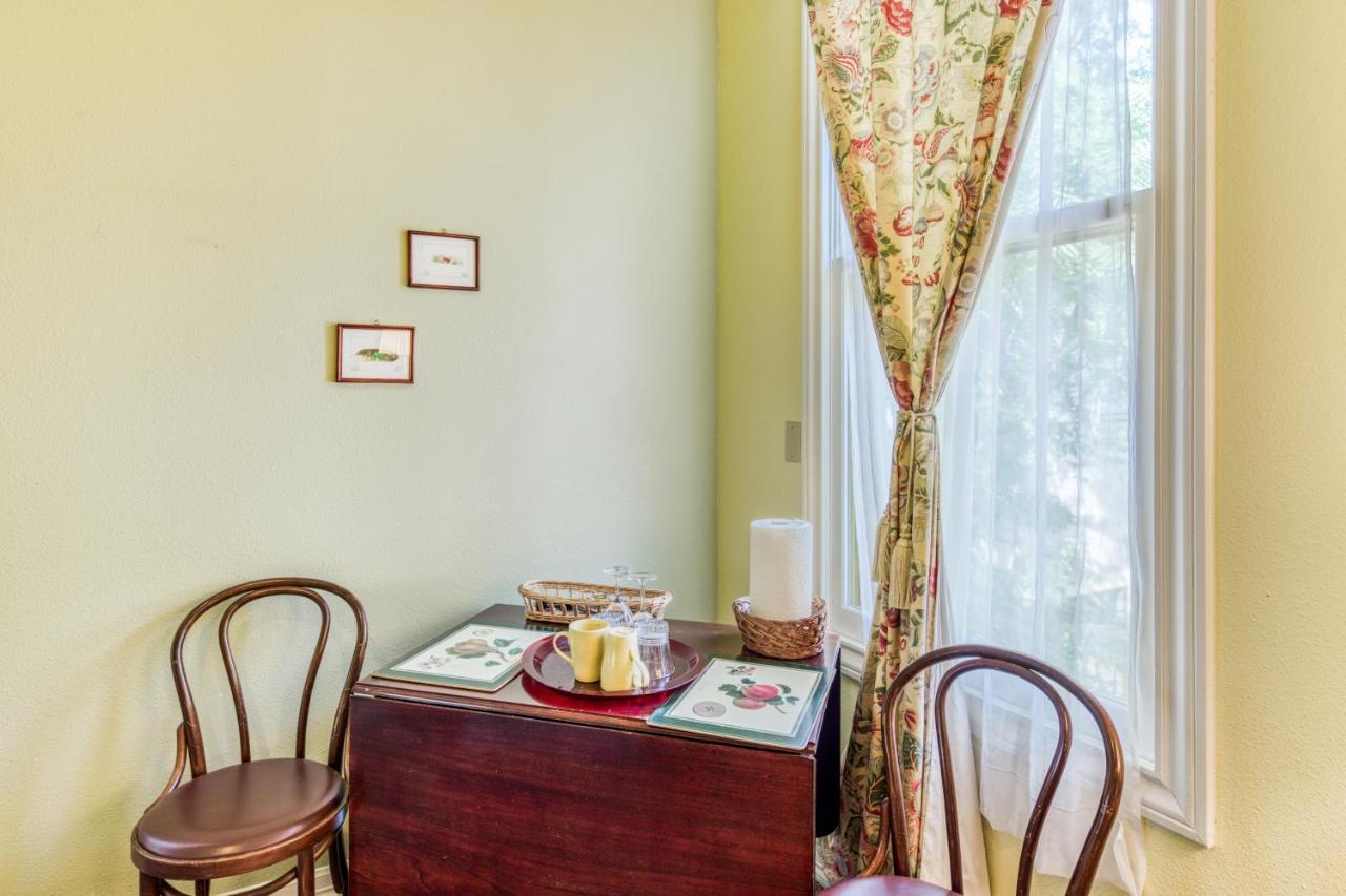 Yellow Rose Bed and breakfast 4*
