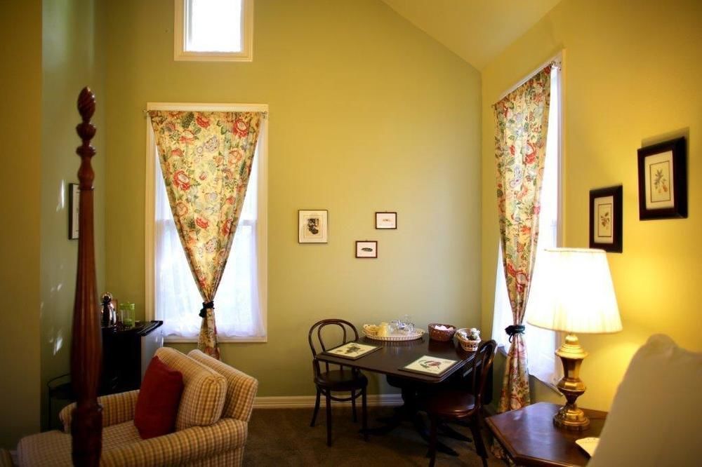 Yellow Rose Bed and breakfast San Antonio
